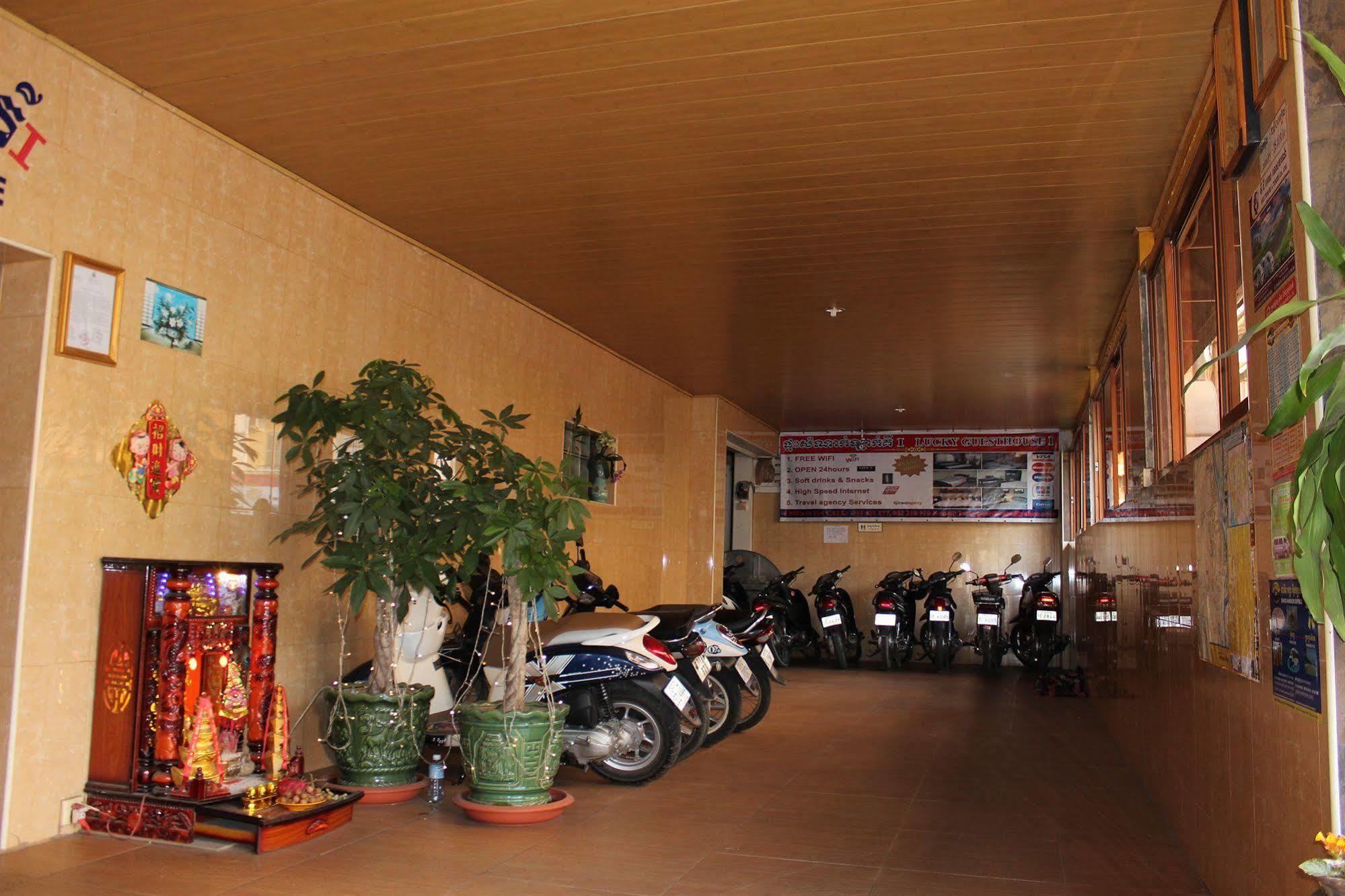 Lucky 1 Guesthouse Phnom Penh Extérieur photo