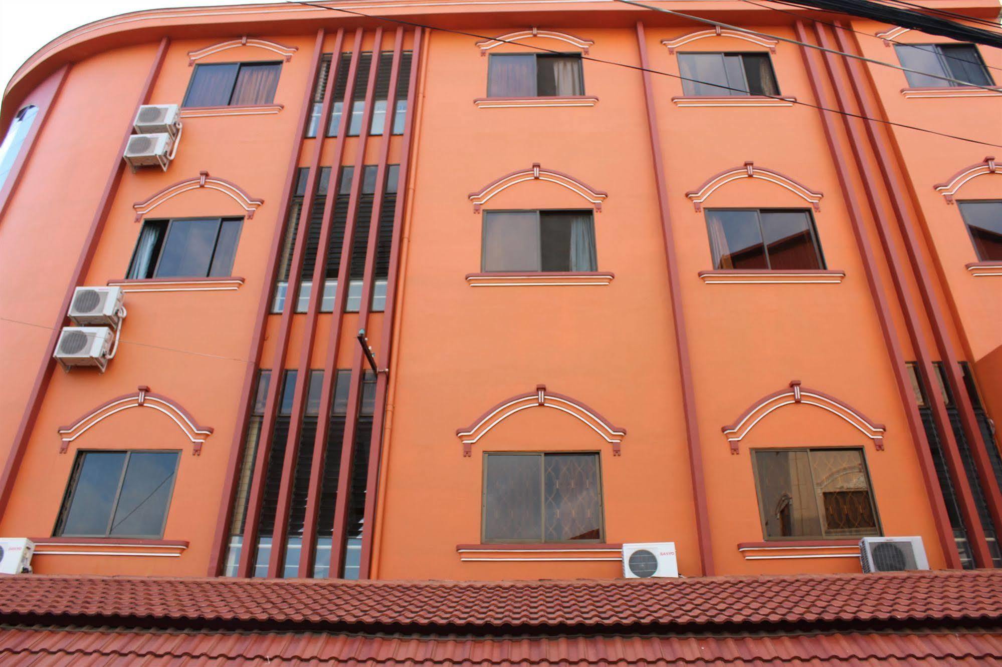 Lucky 1 Guesthouse Phnom Penh Extérieur photo